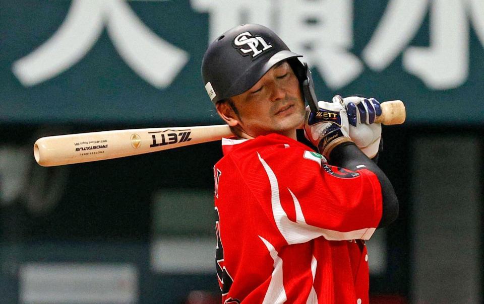 　７回、嶺井が空振り三振に倒れる