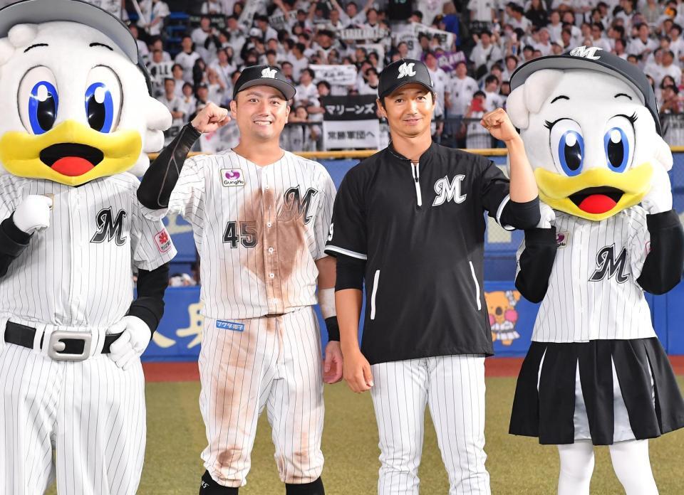 　今季初勝利を挙げガッツポーズを決める唐川（右）と好リードを見せた植田（撮影・開出牧）