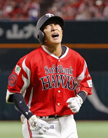 　７回、好機で遊飛に倒れた柳田