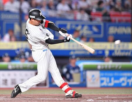 　３回、左越え二塁打を放つ西川（撮影・開出牧）