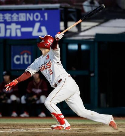 　５回、太田が右前に適時打を放つ