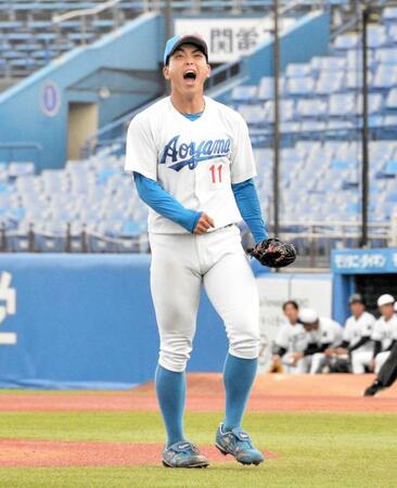 　気迫の雄たけびを挙げる青学大・中西