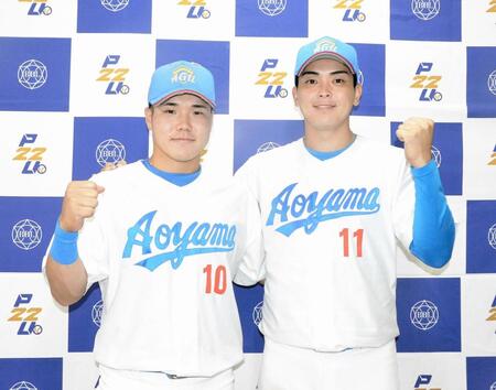 　先制ソロを放った青学大・小田（左）と好投した中西