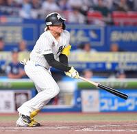 　４回、遊ゴロ併殺に倒れた山本（撮影・開出牧）