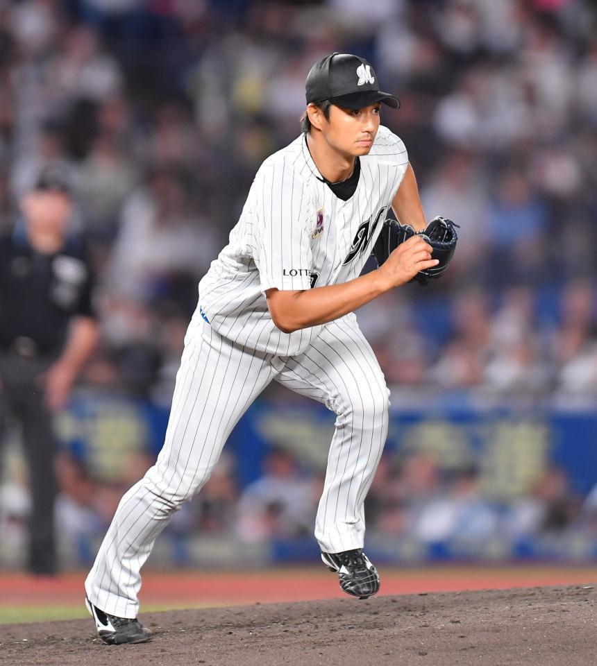 　５回、源田を一ゴロに打ち取りベースカバーに走る唐川（撮影・開出牧）