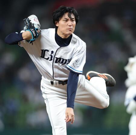 　セレモニアルピッチを行う松谷鷹也（撮影・西岡正）