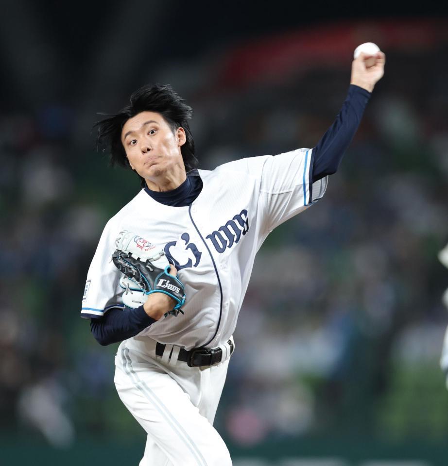 　セレモニアルピッチを行う松谷鷹也（撮影・西岡正）