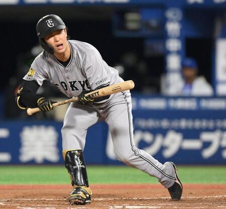 　２回、スリーバントを失敗した山崎（撮影・伊藤笙子）