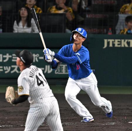 　５回、三塁打を放つ森駿（撮影・飯室逸平）