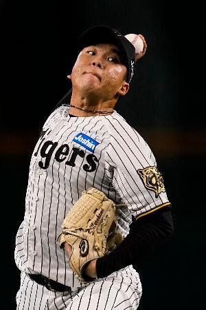 神６-２中（２６日）　村上、５回１失点で１３勝目