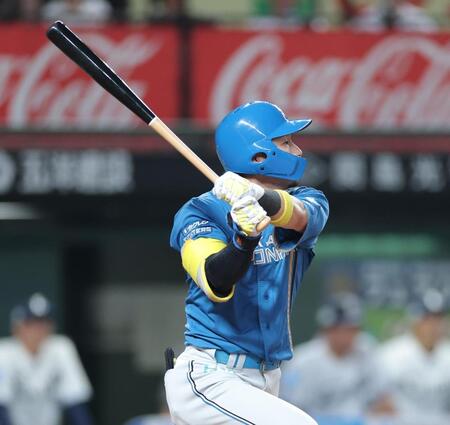 　５回、中越えに３ランを放つ水野（撮影・西岡正）