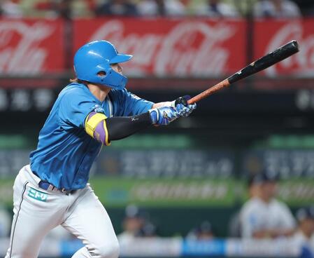 　２回、中前適時打を放つ田宮（撮影・西岡正）