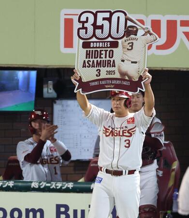 　適時二塁打で通算３５０二塁打を達成した浅村（撮影・金田祐二）