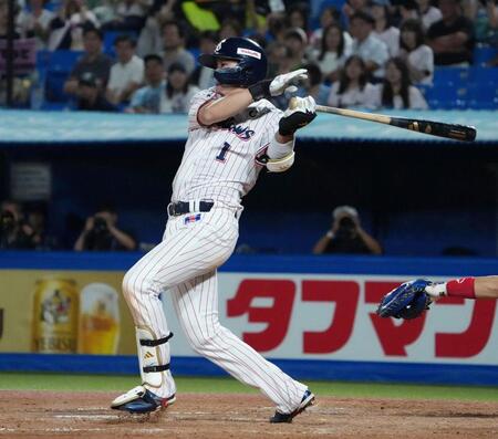 　３回、山田が左翼線に２点二塁打を放つ