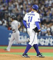 　５回、岡本（左）に２ランを浴びた東