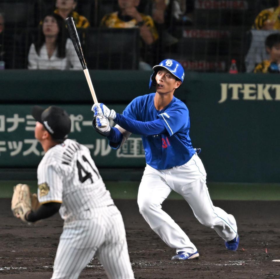 　５回、三塁打を放つ森駿（撮影・飯室逸平）