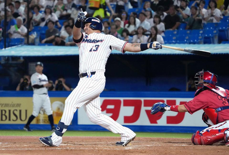 　１回、オスナが左前に先制打を放つ