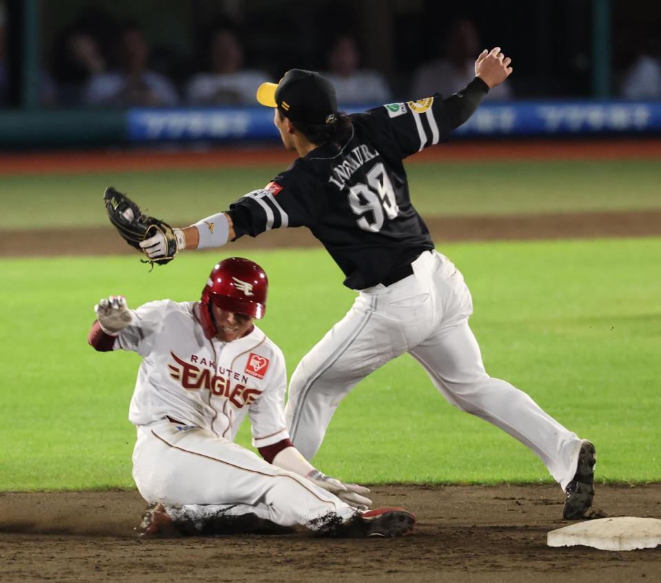 　２回、二盗を決める宗山（撮影・金田祐二）