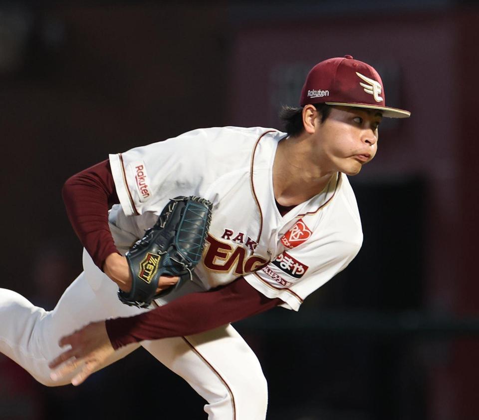 　ソフトバンク打線相手に力投する古謝（撮影・佐々木彰尚）
