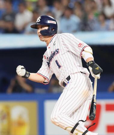 　３回、適時二塁打を放つ山田（撮影・石井剣太郎）