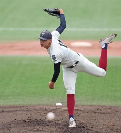 　力投する大阪桐蔭・川本晴大（撮影・中田匡峻）