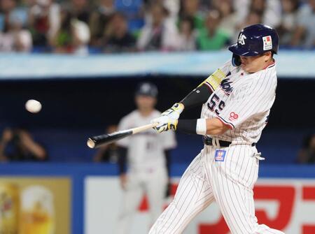 　１回、逆転２ランを放つ村上（撮影・石井剣太郎）