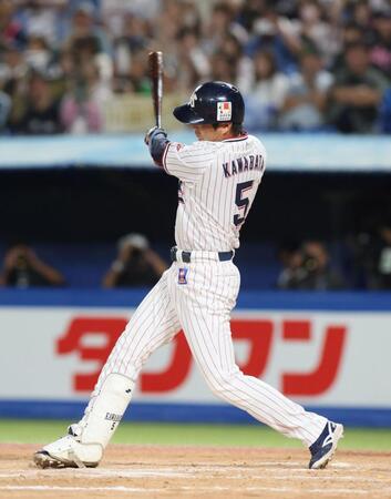 　７回、二塁打を放つ川端（撮影・石井剣太郎）