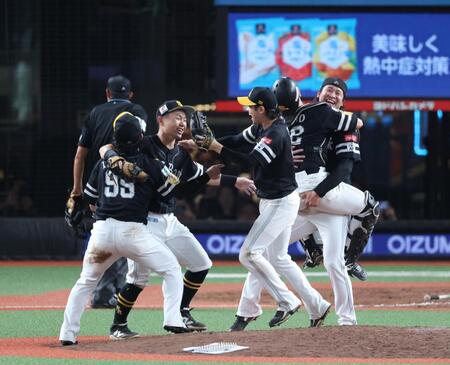 ２連覇のソフトバンク・小久保監督が明かした日本ハムとのマッチレースへの想い「新庄監督率いる日本ハムが強くて…。良い財産になった」