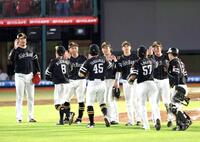 　Ｍ１とし喜ぶソフトバンクナイン（撮影・金田祐二）