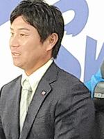 　引退会見に臨んだ川端（撮影・伊藤玄門）