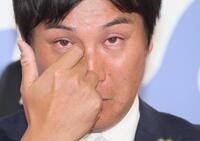 　引退会見に臨む川端（撮影・石井剣太郎）