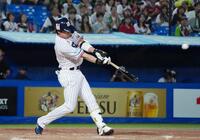 　２回、山田が中越えに本塁打を放つ