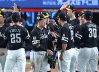 　優勝を喜ぶ牧原大（撮影・金田祐二）