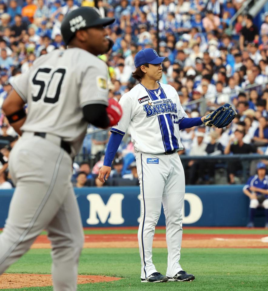 　７回、岡本に押し出し四球を与えた入江