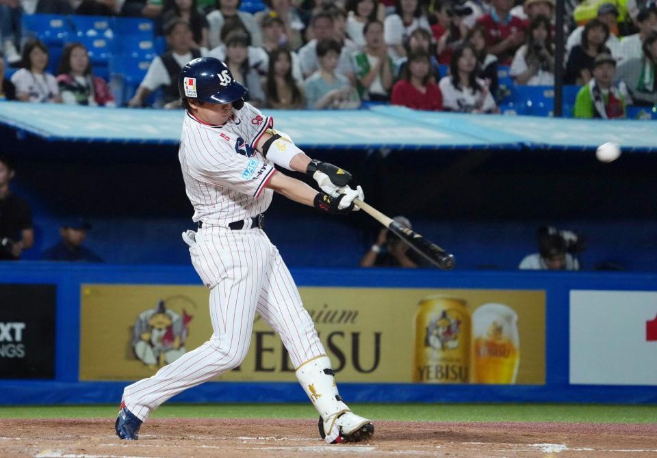 　２回、山田が中越えに本塁打を放つ