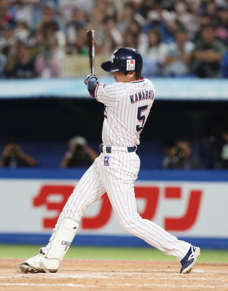 　７回、二塁打を放つ川端（撮影・石井剣太郎）