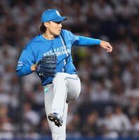 　７回、力投する山崎（撮影・中島達哉）