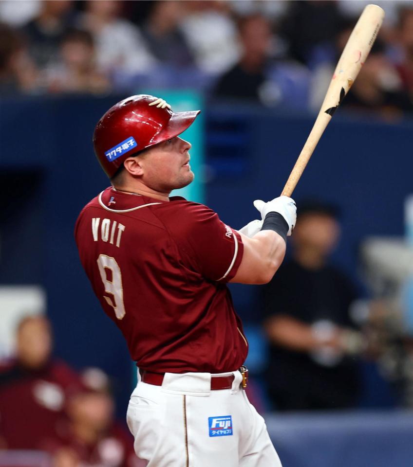 　２回、右中間に二塁打を放つボイト（撮影・山口登）
