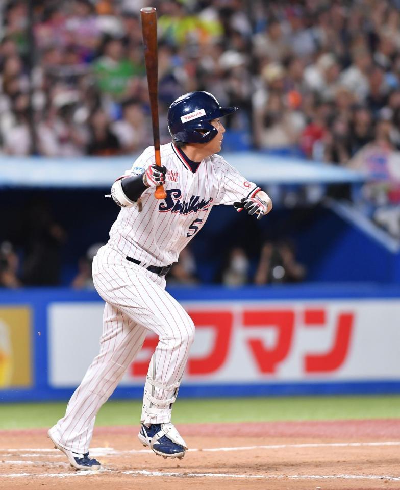 　７回、代打で左飛に倒れた川端（撮影・開出牧）