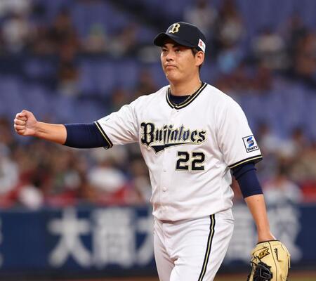 　６回、三者凡退に抑えベンチに戻る九里（撮影・山口登）