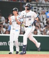 　２回、先制の２１号ソロを放ったネビン（撮影・園田高夫）