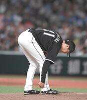 　２回、ネビンに先制ソロを打たれガックリの石川柊（撮影・園田高夫）