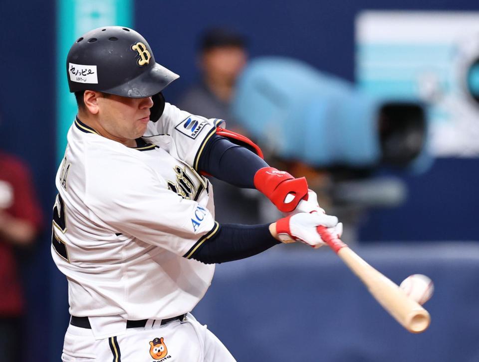 　２回、左越えに２ランを放つ福永（撮影・山口登）