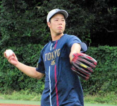 　キャッチボールする青柳