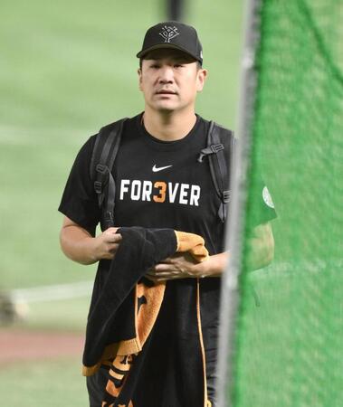 　練習を引き揚げる田中将（撮影・伊藤笙子）