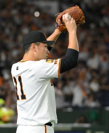 　１回、中山の２点適時二塁打に両手を挙げて喜ぶ田中将（撮影・伊藤笙子）