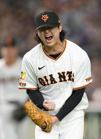 　７回、鵜飼から空振り三振を奪い、雄たけびを上げる田中瑛（撮影・伊藤笙子）