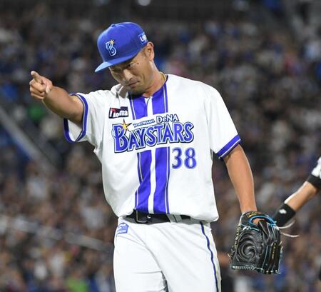 　９回、北村恵を併殺打に仕留め、ガッツポーズする森唯（撮影・佐藤厚）