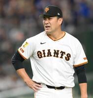 　３回、細川に２ランを浴び、顔をしかめる田中将（撮影・伊藤笙子）