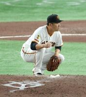 　６回、福永を三ゴロにしとめ小さくガッツポーズの田中将（撮影・金田祐二）